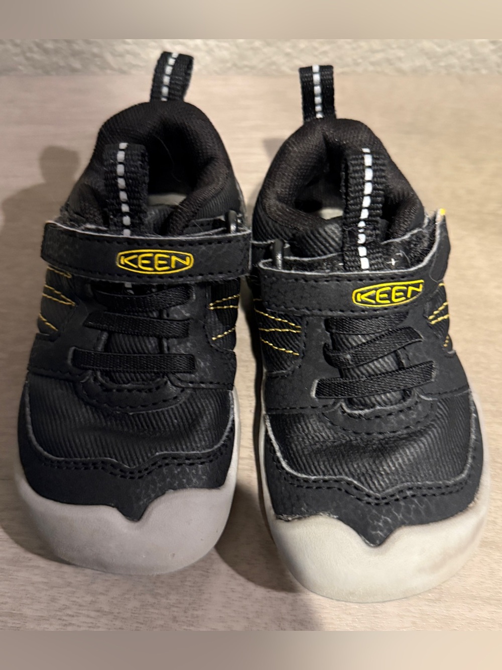 ♻️EUC KEEN Unisex-Child Knotch Peak Alternate Closure Lightweight Sneakers